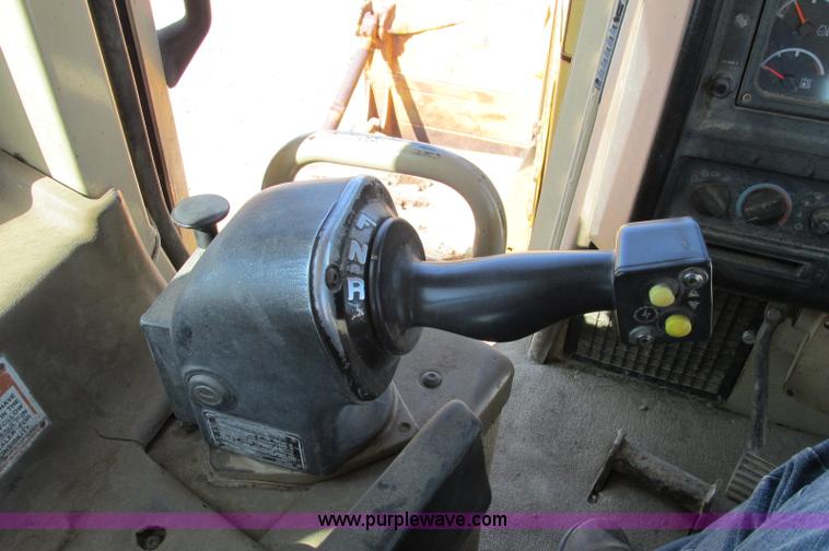 image for item E5194 1997 Caterpillar D6R LGP dozer