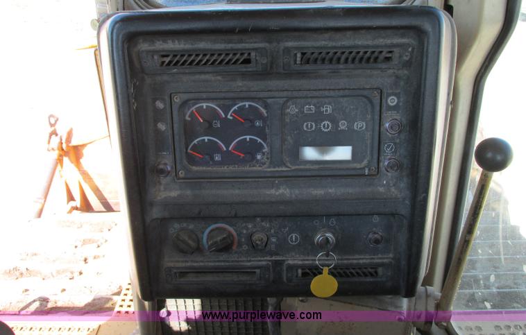 image for item E5194 1997 Caterpillar D6R LGP dozer