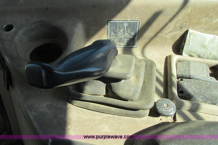 image for item E5194 1997 Caterpillar D6R LGP dozer