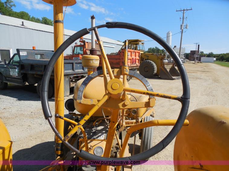 image for item H9811 1950 Allis Chalmers WD-45 tractor