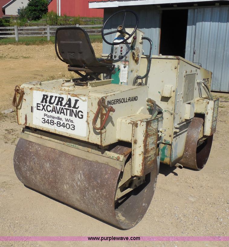 image for item H9812 Ingersoll Rand D25 vibratory roller