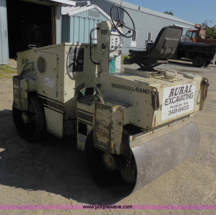 image for item H9812 Ingersoll Rand D25 vibratory roller