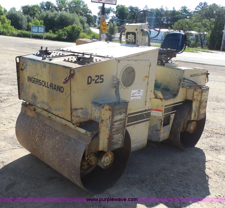 image for item H9812 Ingersoll Rand D25 vibratory roller