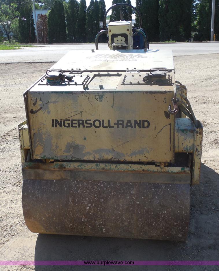 image for item H9812 Ingersoll Rand D25 vibratory roller
