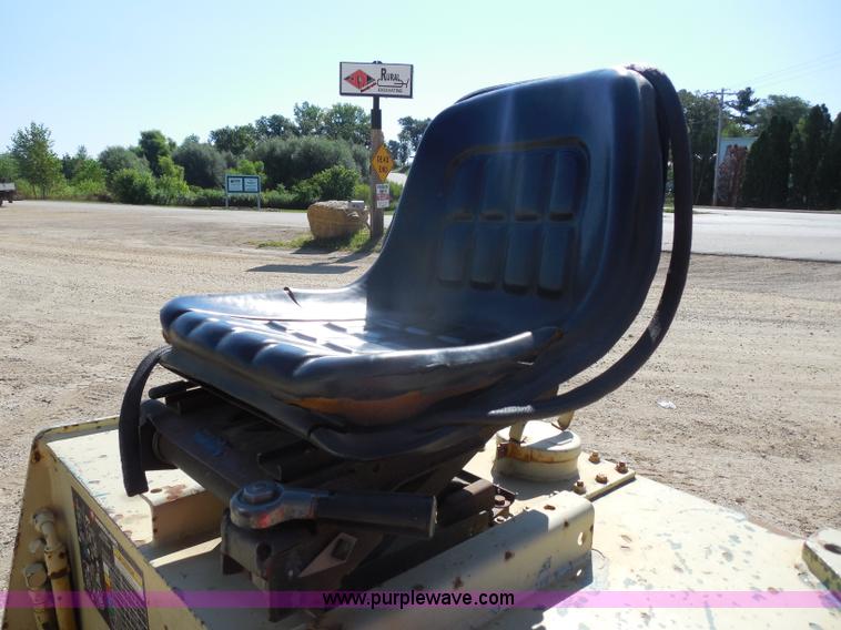 image for item H9812 Ingersoll Rand D25 vibratory roller