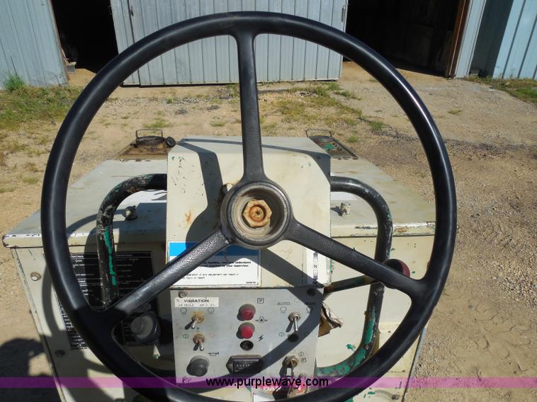 image for item H9812 Ingersoll Rand D25 vibratory roller