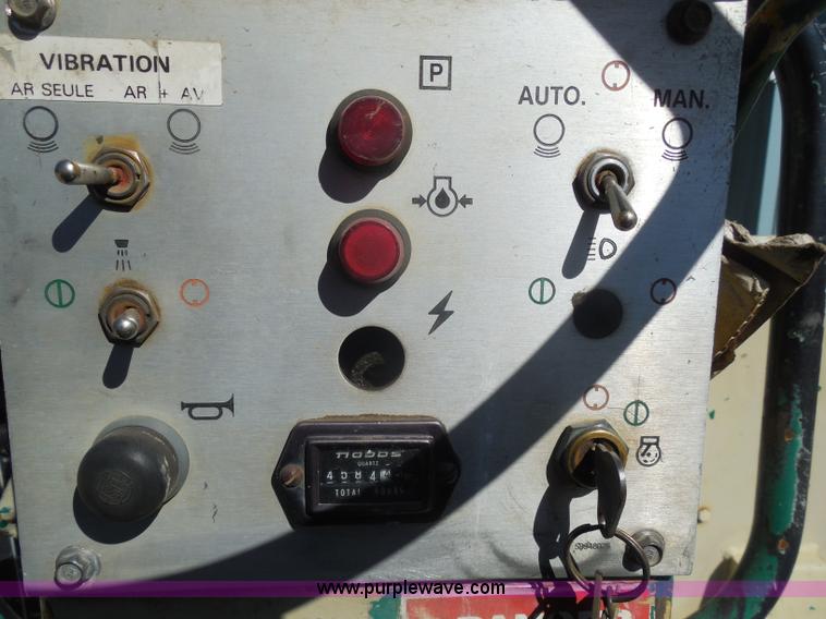 image for item H9812 Ingersoll Rand D25 vibratory roller