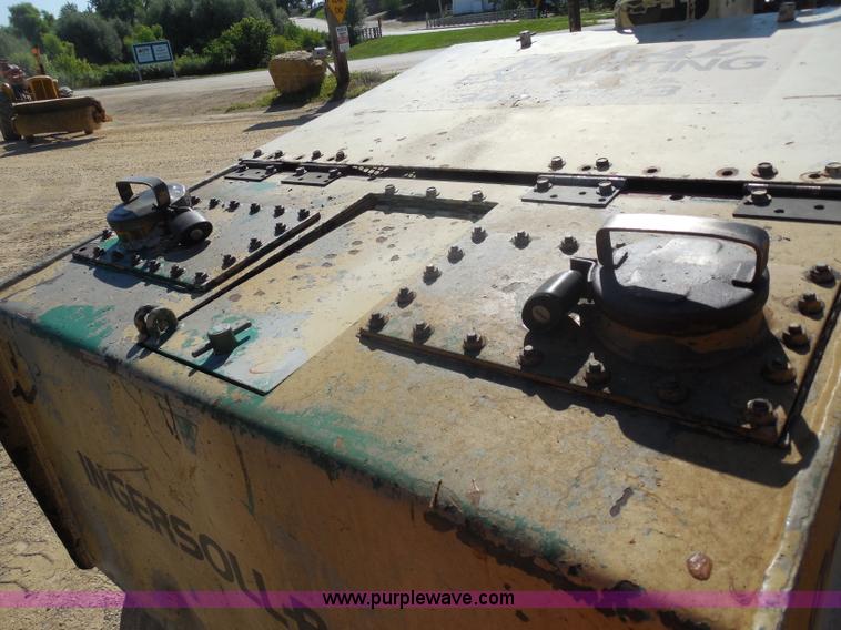 image for item H9812 Ingersoll Rand D25 vibratory roller