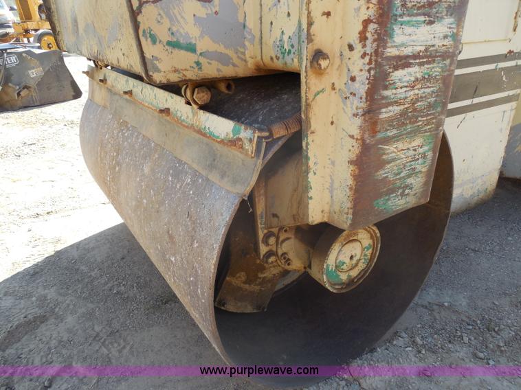 image for item H9812 Ingersoll Rand D25 vibratory roller