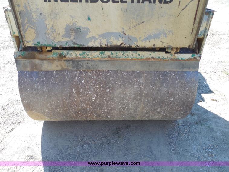 image for item H9812 Ingersoll Rand D25 vibratory roller