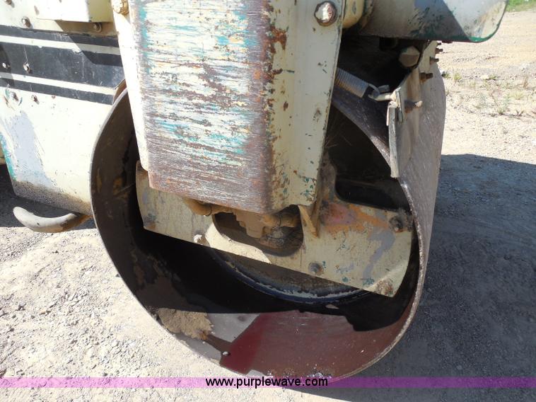 image for item H9812 Ingersoll Rand D25 vibratory roller