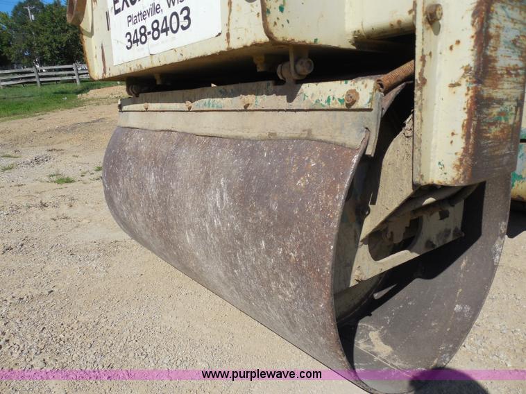 image for item H9812 Ingersoll Rand D25 vibratory roller