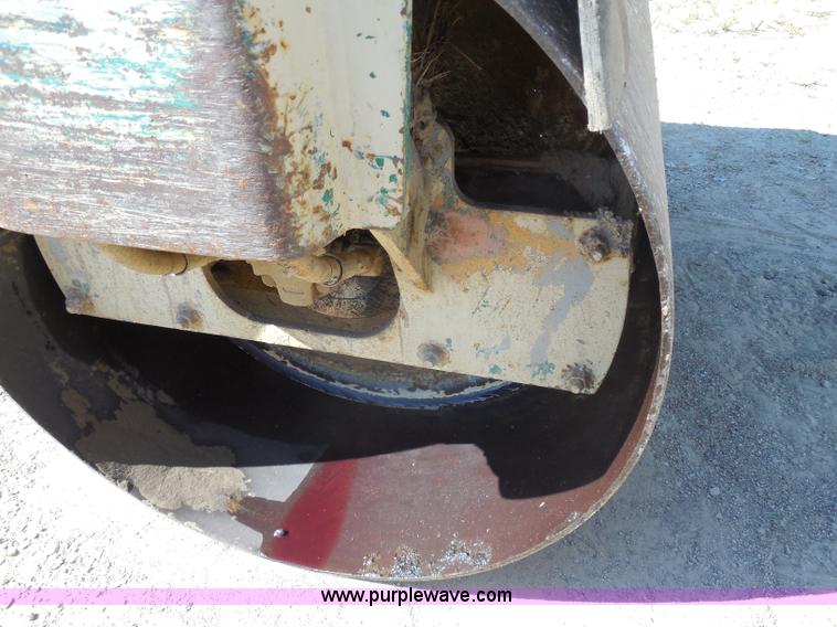 image for item H9812 Ingersoll Rand D25 vibratory roller