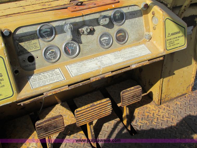 image for item I4250 1970 Caterpillar 955K track loader