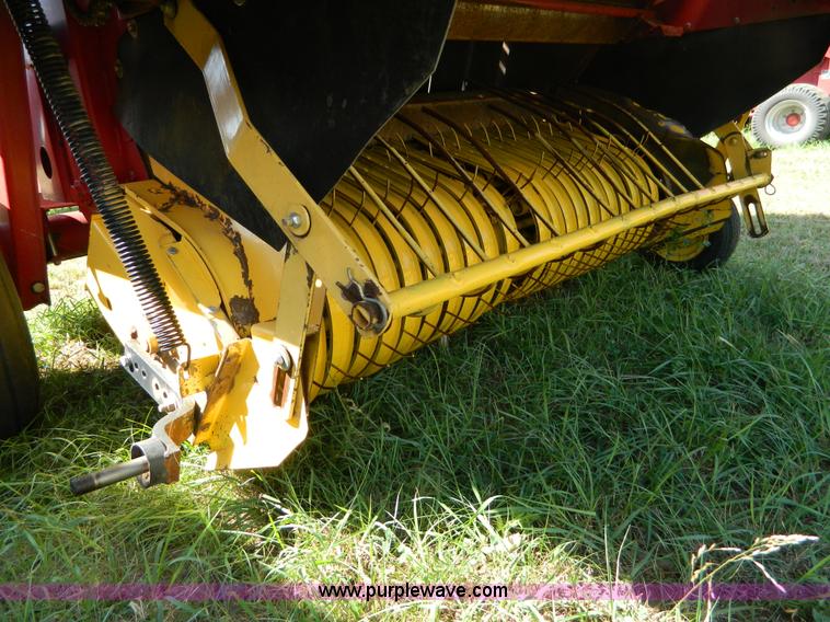 image for item D6026 New Holland 688 round baler