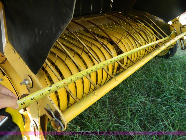 image for item D6026 New Holland 688 round baler