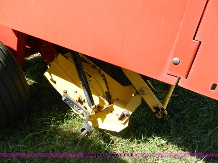 image for item D6026 New Holland 688 round baler