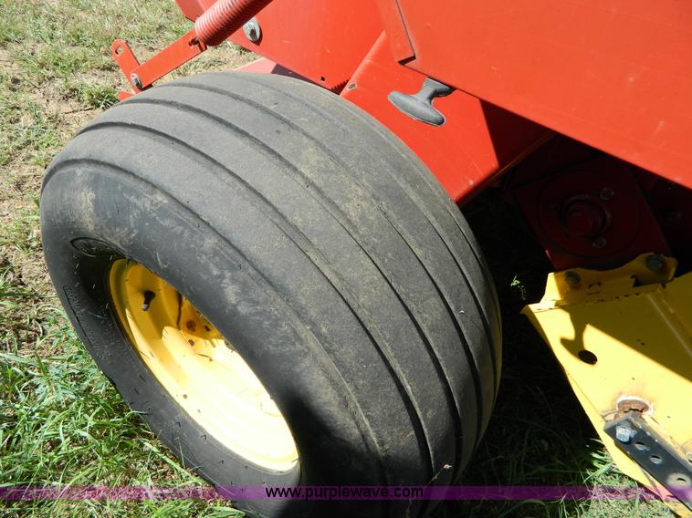 image for item D6026 New Holland 688 round baler