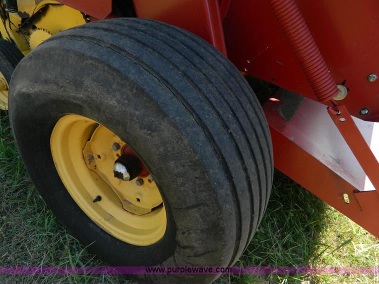 image for item D6026 New Holland 688 round baler