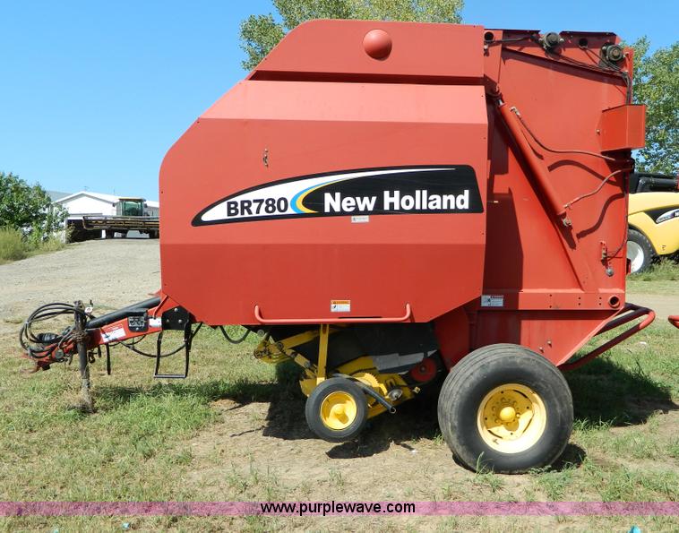 image for item D6027 2004 New Holland BR780 round baler