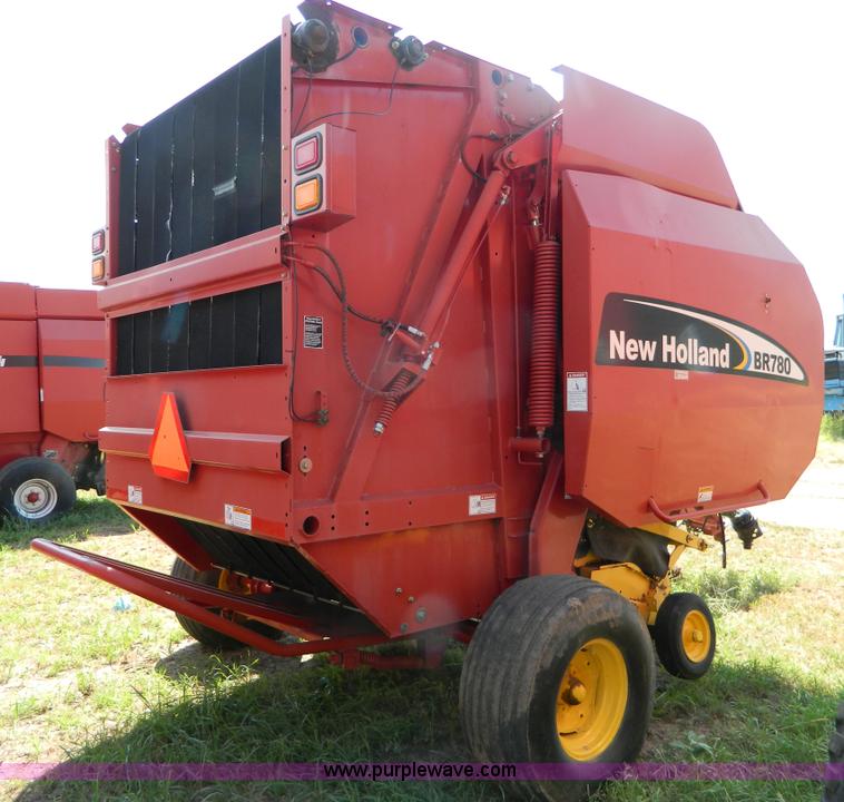 image for item D6027 2004 New Holland BR780 round baler