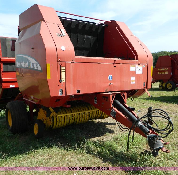 image for item D6027 2004 New Holland BR780 round baler