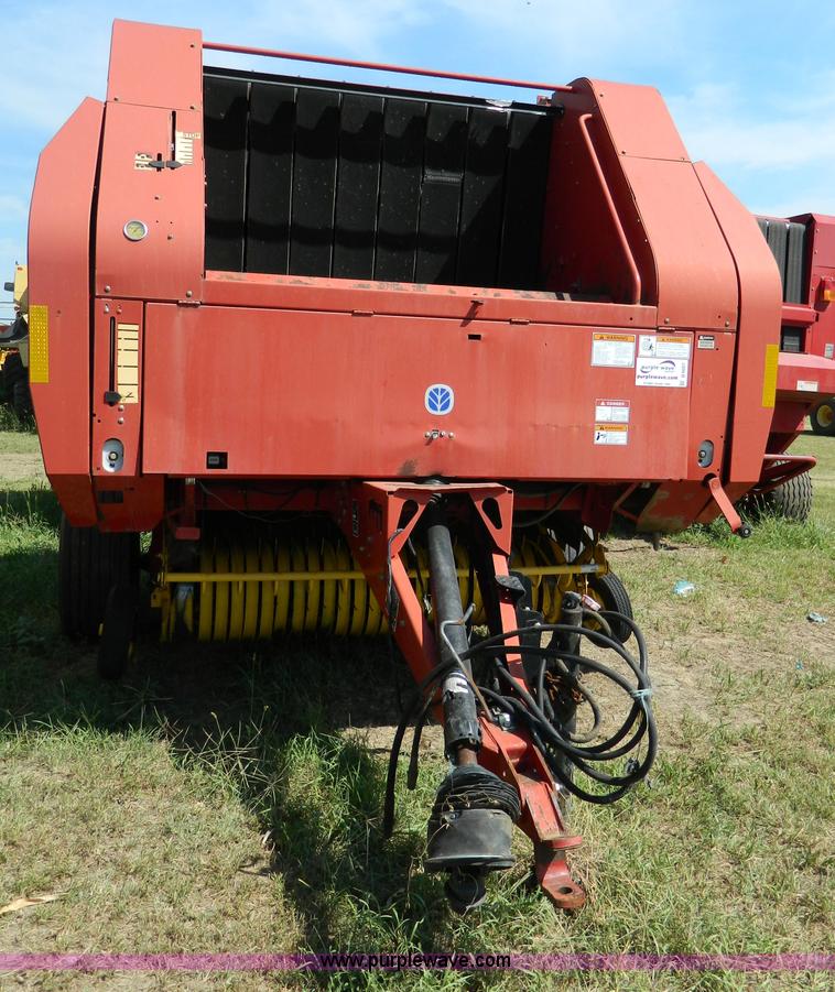 image for item D6027 2004 New Holland BR780 round baler