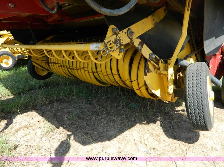 image for item D6027 2004 New Holland BR780 round baler