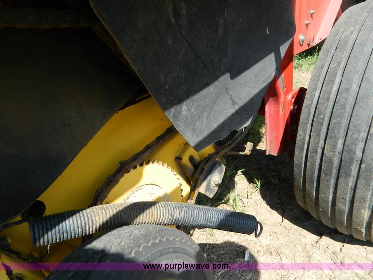 image for item D6027 2004 New Holland BR780 round baler