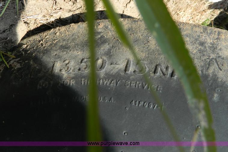 image for item D6027 2004 New Holland BR780 round baler