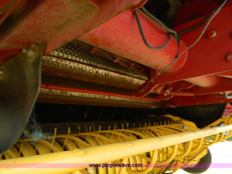 image for item D6027 2004 New Holland BR780 round baler