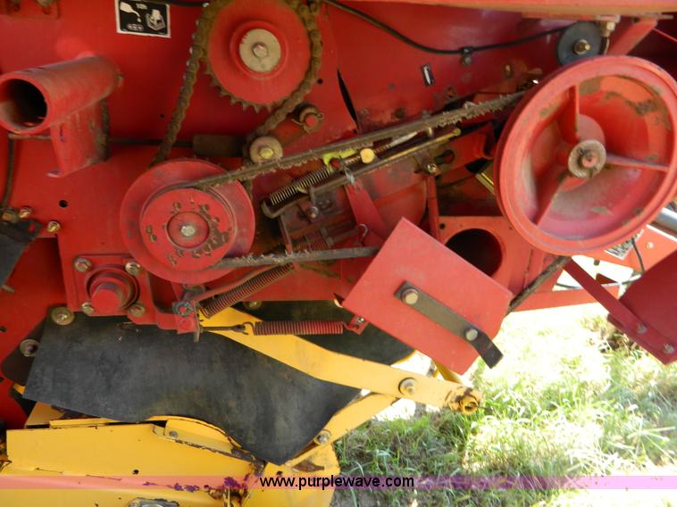 image for item D6027 2004 New Holland BR780 round baler