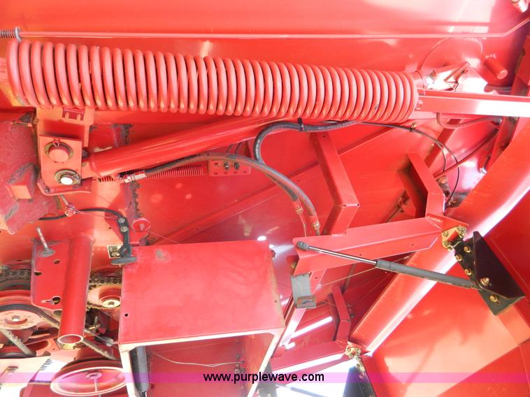 image for item D6027 2004 New Holland BR780 round baler