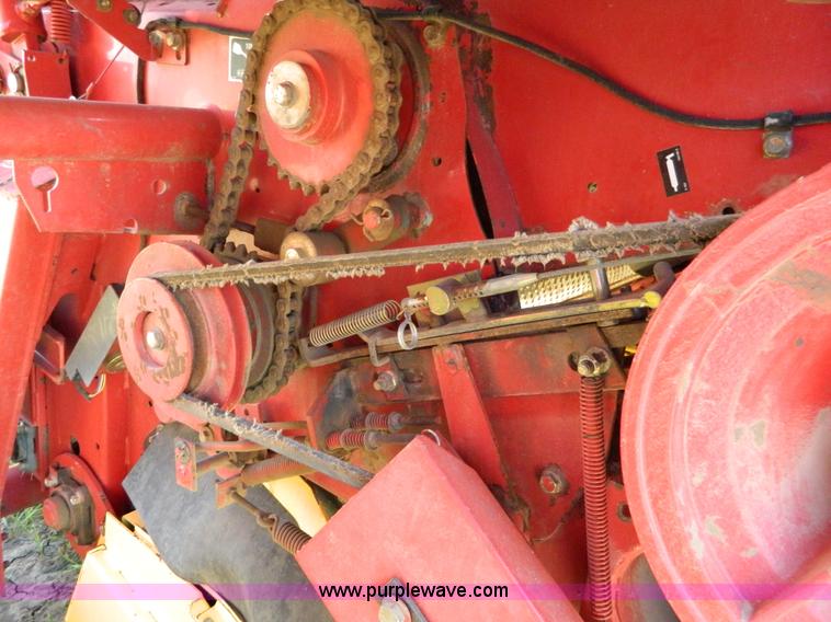 image for item D6027 2004 New Holland BR780 round baler