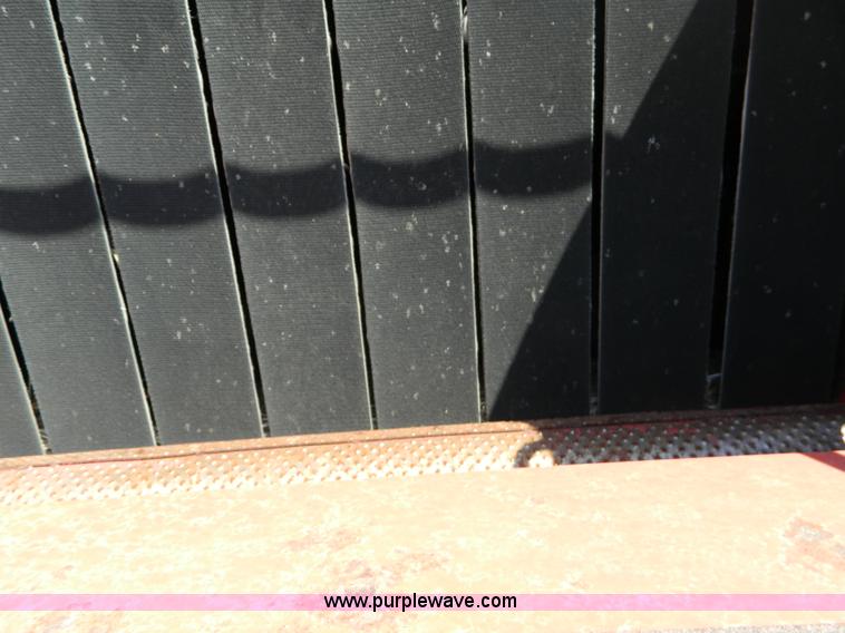 image for item D6027 2004 New Holland BR780 round baler