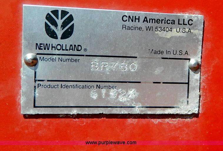 image for item D6027 2004 New Holland BR780 round baler