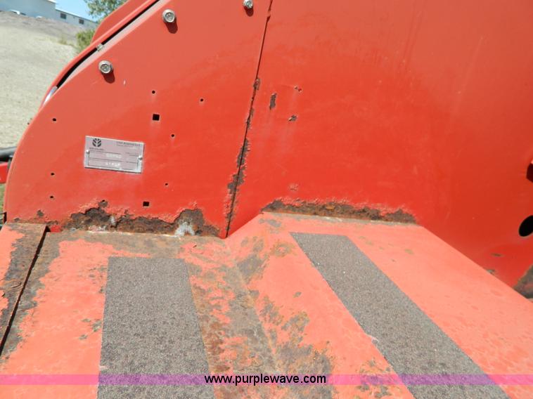 image for item D6027 2004 New Holland BR780 round baler