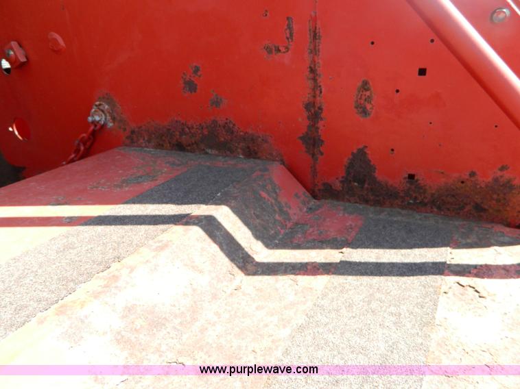 image for item D6027 2004 New Holland BR780 round baler