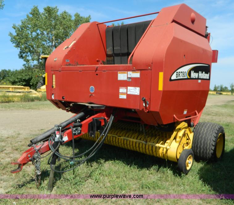 image for item D6028 2003 New Holland BR780 round baler