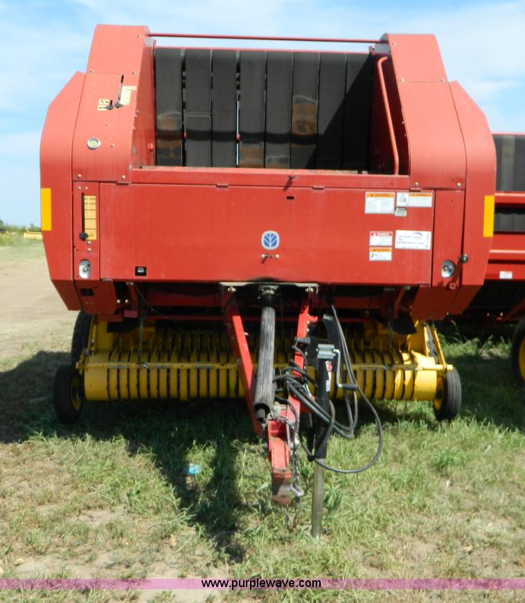 image for item D6028 2003 New Holland BR780 round baler