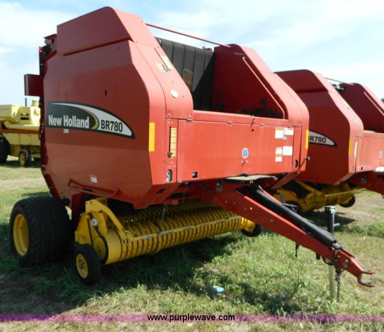 image for item D6028 2003 New Holland BR780 round baler
