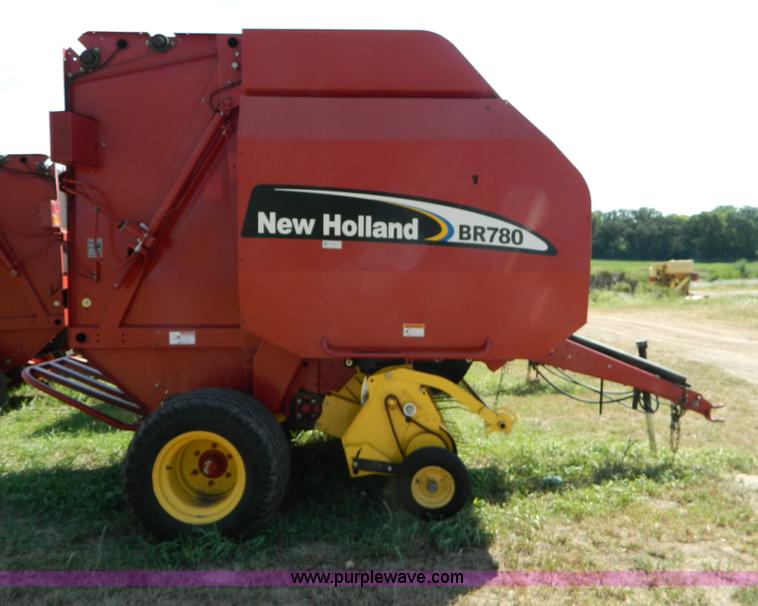 image for item D6028 2003 New Holland BR780 round baler