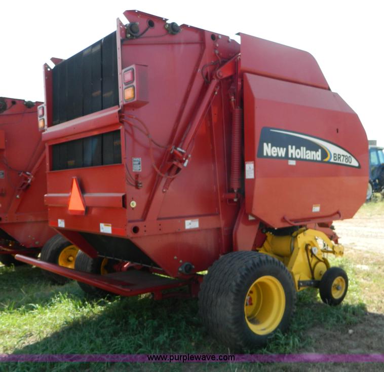 image for item D6028 2003 New Holland BR780 round baler