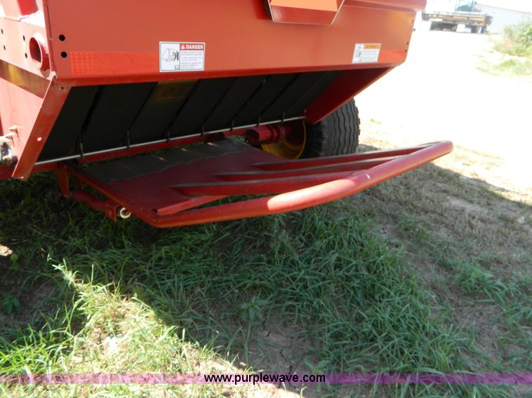 image for item D6028 2003 New Holland BR780 round baler