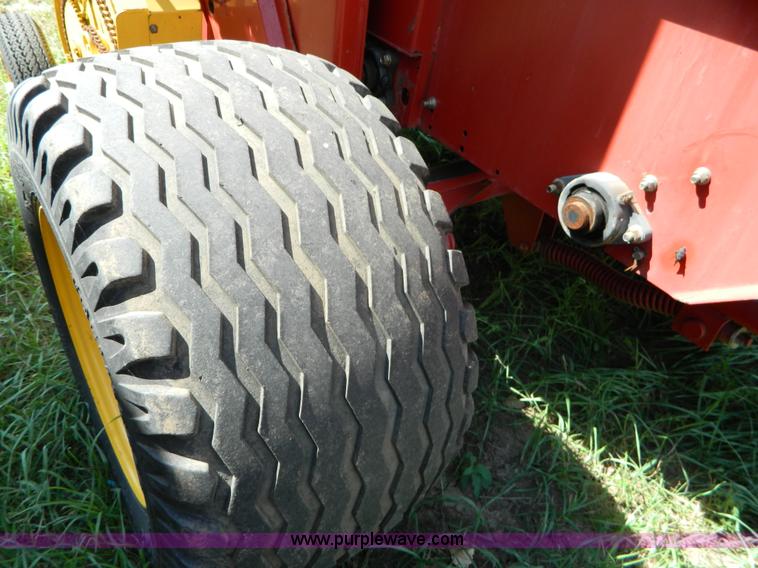 image for item D6028 2003 New Holland BR780 round baler