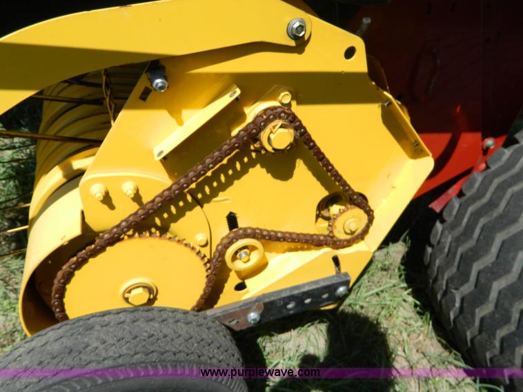 image for item D6028 2003 New Holland BR780 round baler