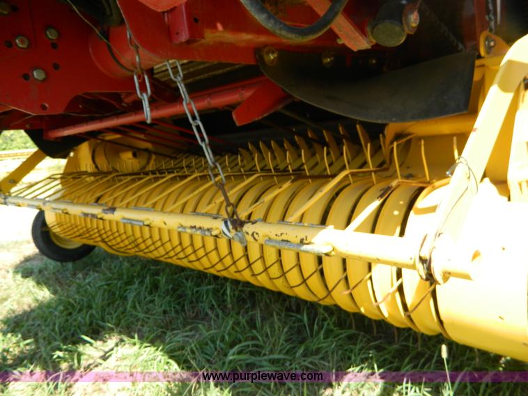 image for item D6028 2003 New Holland BR780 round baler