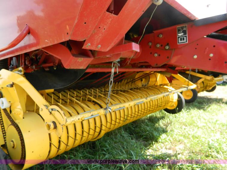 image for item D6028 2003 New Holland BR780 round baler