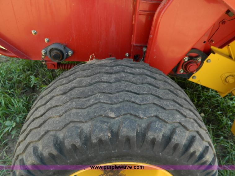 image for item D6028 2003 New Holland BR780 round baler