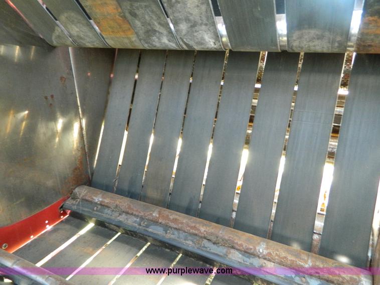 image for item D6028 2003 New Holland BR780 round baler